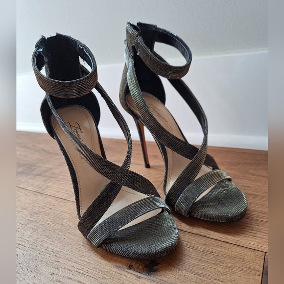 Imagine Vince Camuto metallic Heels - Picture 4 of 15